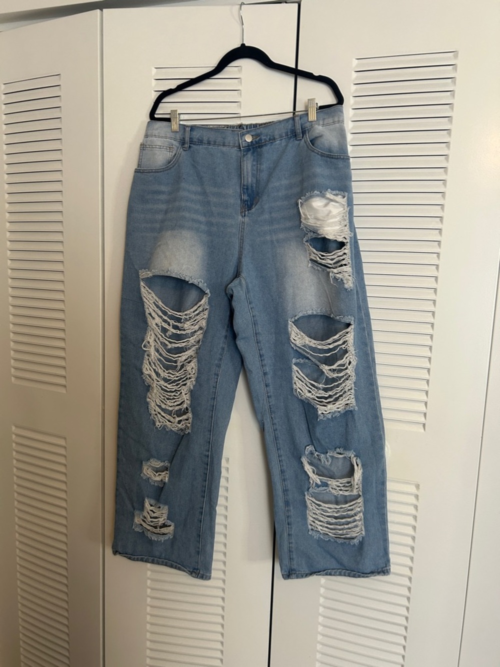 SHEIN Light Blue Distressed Boyfriend Jeans